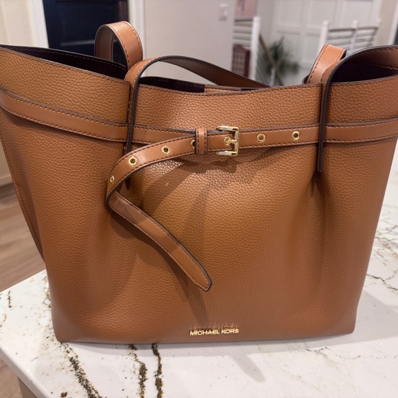 NWOT Michael Kors Tan Leather Tote with Gold Hardware - Picture 1 of 9